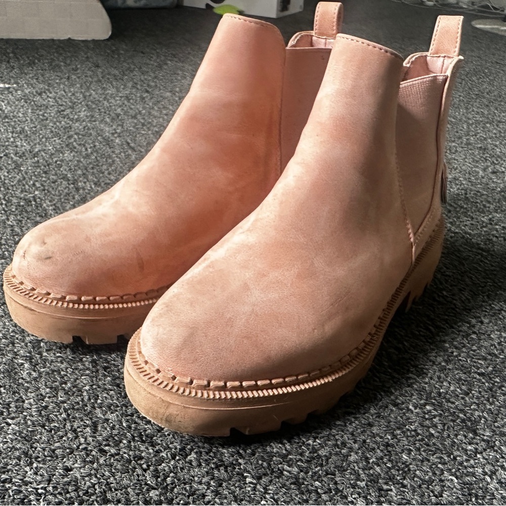 Pink Chelsea Boots (leather)